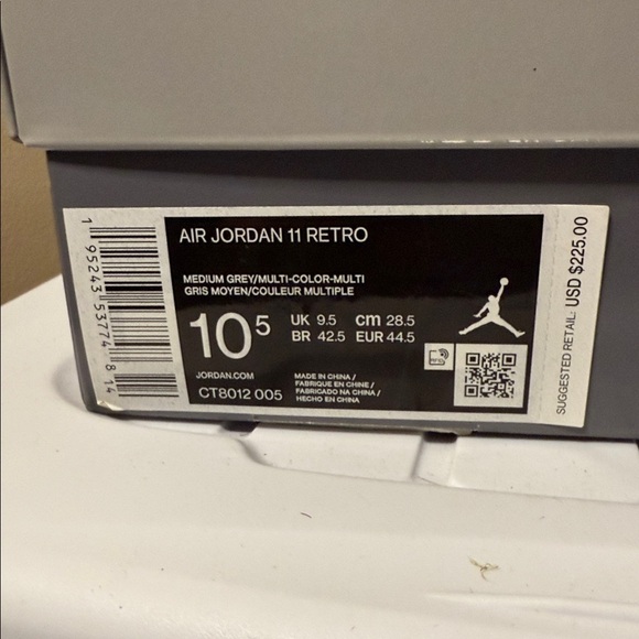 Jordan 11 Retro Grey - Picture 9 of 15